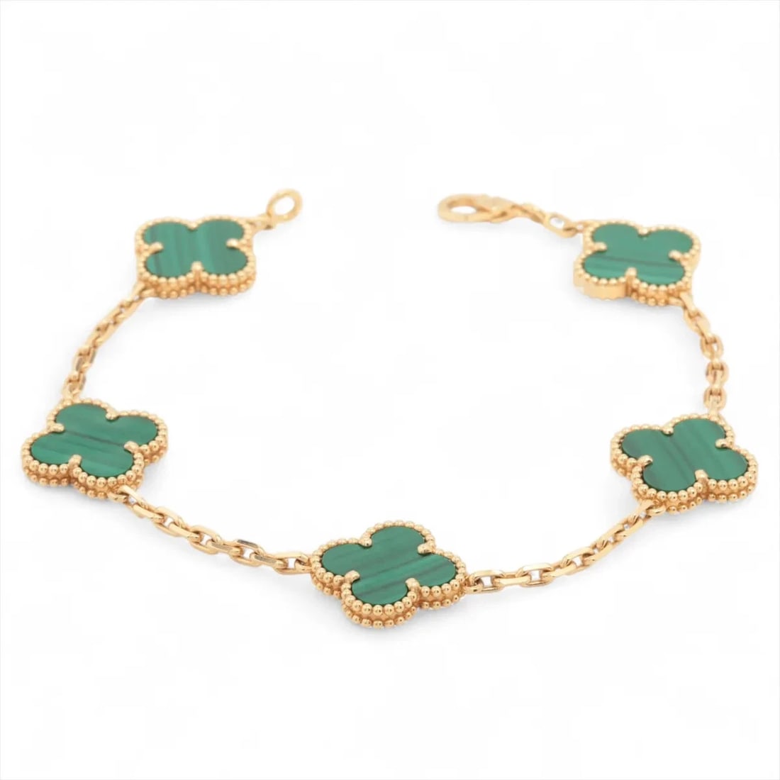 VAN CLEEF & ARPELS MALACHITE BRACELET 750(YG): Van Cleef & Arpels Malachite Bracelet 750(YG) Brand: Van Cleef & Arpels Type/Style: Bracelet Material: 750(YG), Color: Yellow Gold Size: Size(CM) Bracelet length:19.2 Accessories: None Acc