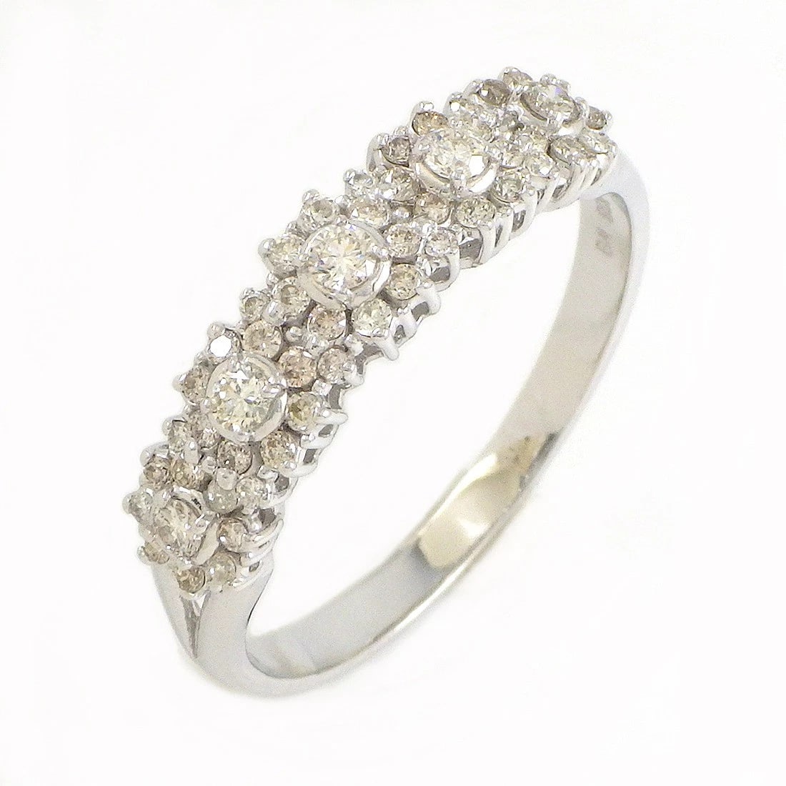 FINE JEWELRY RING ROUND BRILLIANTCUT DIAMOND TOTAL 750(18K) WHITEGOLD: Fine Jewelry Ring Round BrilliantCut Diamond Total 750(18K) WhiteGold Brand: Fine Jewelry Type/Style: Ring Material: 750(18K) White Gold, Main Stone Natural Color: White Gold Size: US8.5 Accessori