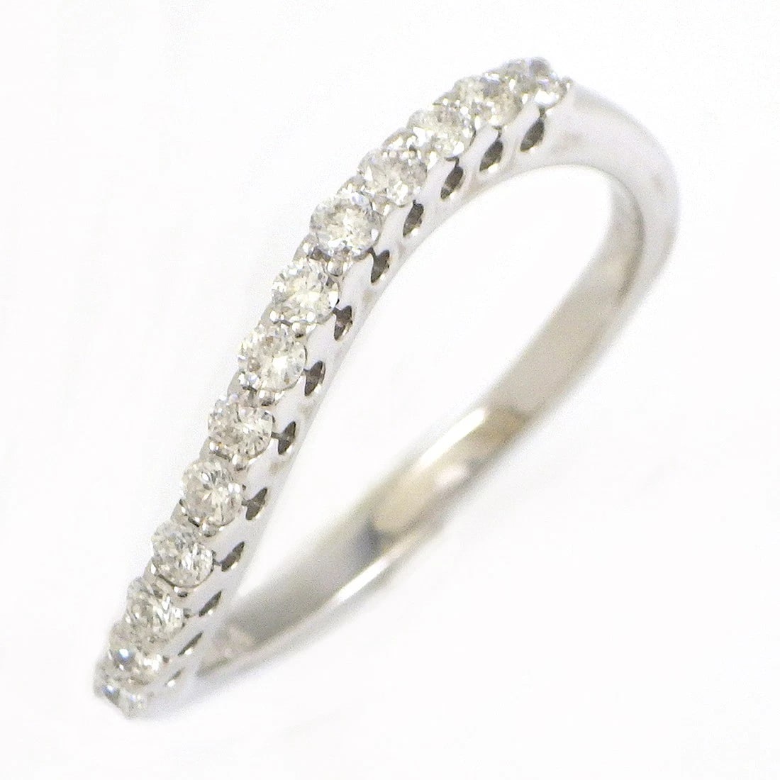 FINE JEWELRY RING DIAMOND 750(18K) WHITEGOLD: Fine Jewelry Ring Diamond 750(18K) WhiteGold Brand: Fine Jewelry Type/Style: Ring Material: 750(18K) WhiteGold, Main Stone Natural Color: White Gold Size: US6.5 Accessories: None Accessori