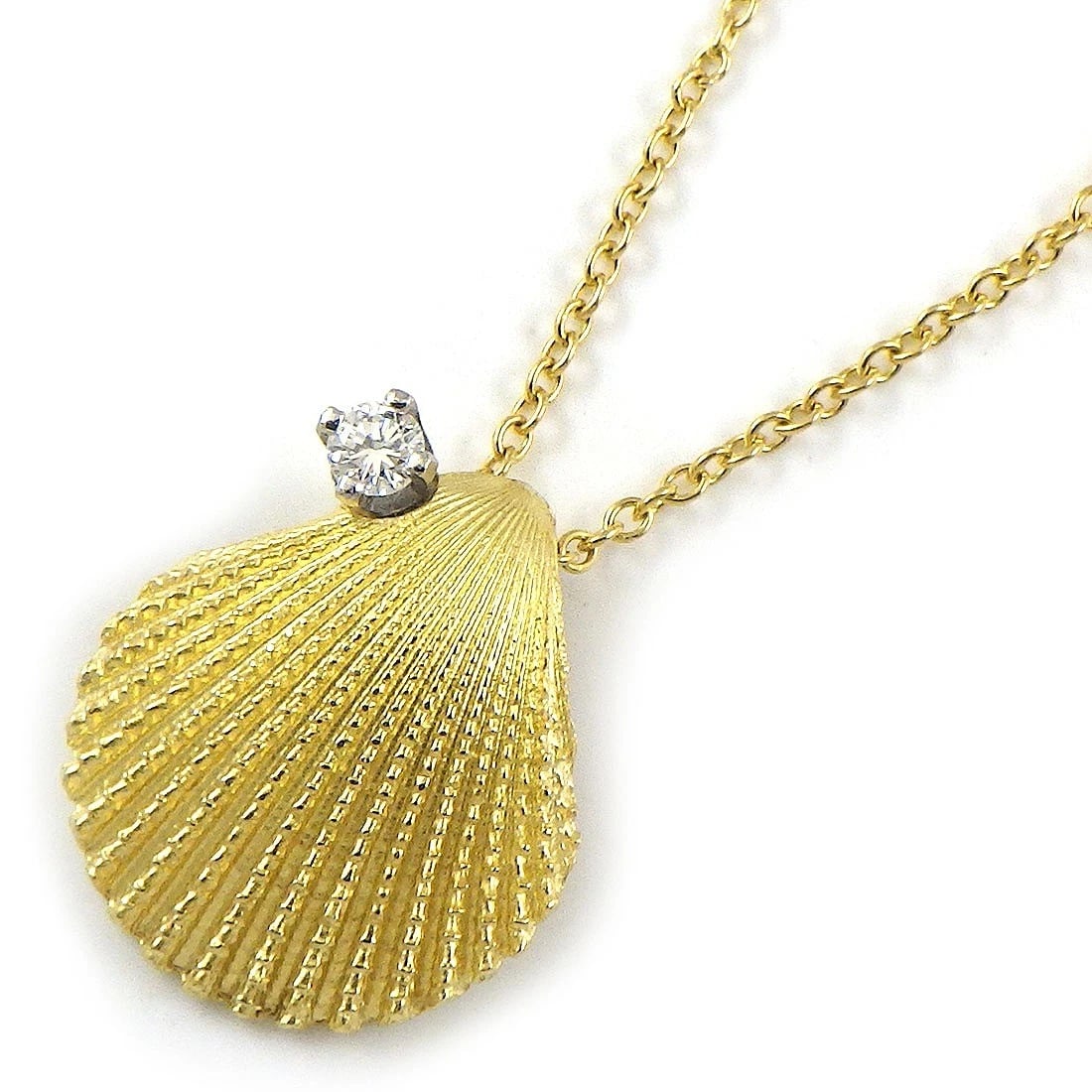 TIFFANY & CO. NECKLACE DIAMOND 750YG PT950 PLATINUM: Tiffany & Co. Necklace Diamond 750YG PT950 Platinum Brand: Tiffany & Co. Type/Style: Necklace Material: 750(18K) Yellow Gold,PT950 Platinum, Main Stone Natural Color: YG,Silver Size: Chain Length : 19