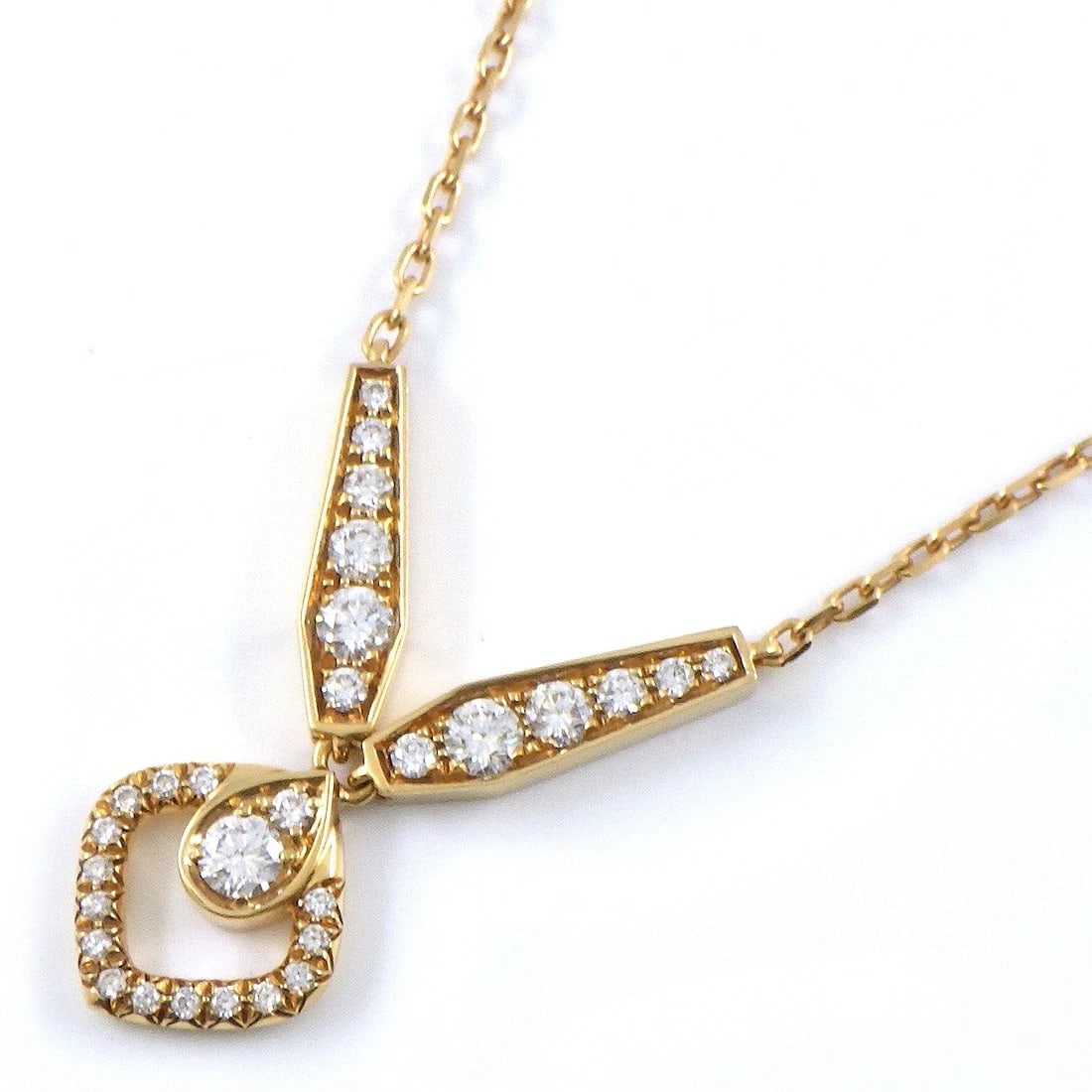CHAUMET NECKLACE DIAMOND 750(18K) ROSE(PINK) GOLD: Chaumet Necklace Diamond 750(18K) Rose(Pink) Gold Brand: Chaumet Type/Style: Necklace Material: 750(18K) Rose(Pink) Gold, Main Stone Natural Color: Rose(Pink) Gold Size: Chain Length : 14.92" & 15.66"