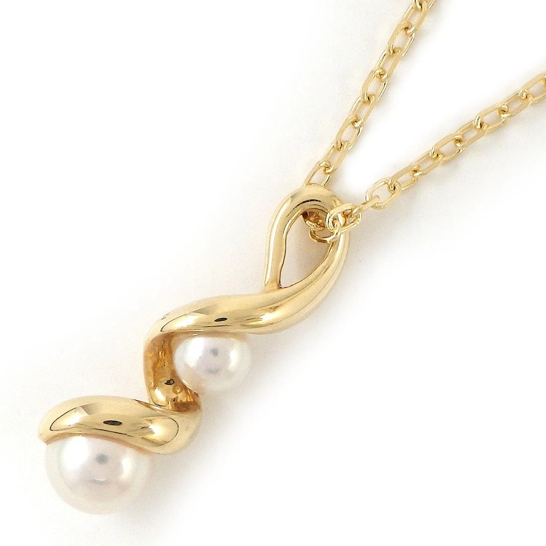 MIKIMOTO NECKLACE PEARL 750(18K) YELLOW GOLD: MIKIMOTO Necklace Pearl 750(18K) Yellow Gold Brand: MIKIMOTO Type/Style: Necklace Material: 750(18K) Yellow Gold, Main Stone Pearl Color: Yellow Gold Size: Chain Length : 15.55"(inches) / 39.5cmMotif 