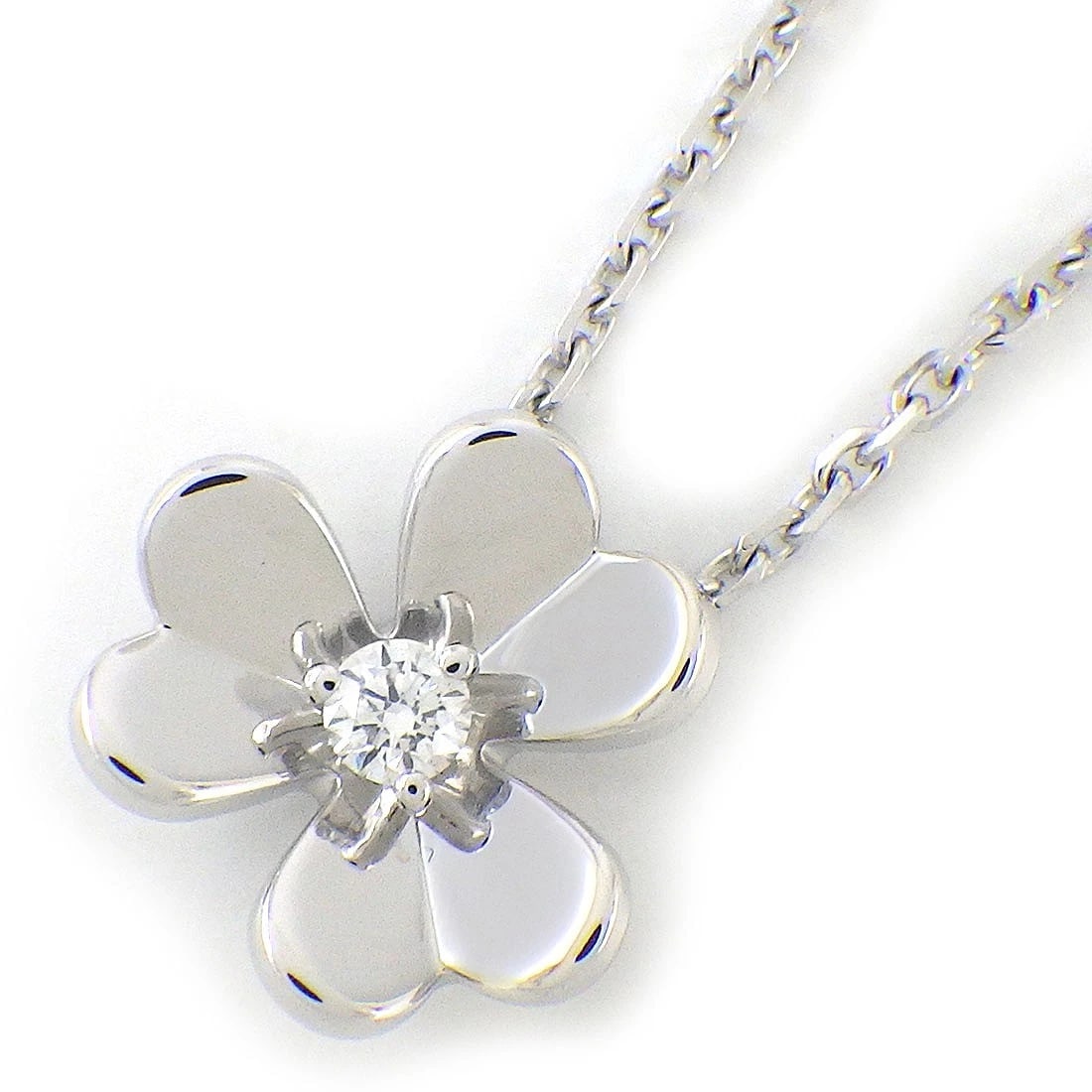 VAN CLEEF & ARPELS NECKLACE DIAMOND 750WG: Van Cleef & Arpels Necklace Diamond 750WG Brand: Van Cleef & Arpels Type/Style: Necklace Material: 750(18K) White Gold, Main Stone Natural Color: White Gold Size: Chain Length : 15.03"(inches) / 38.2c