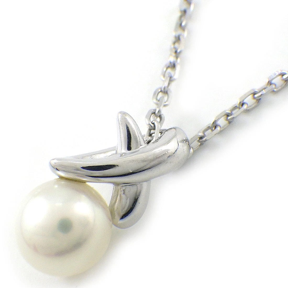 MIKIMOTO NECKLACE PEARL 750(18K) WHITE GOLD: MIKIMOTO Necklace Pearl 750(18K) White Gold Brand: MIKIMOTO Type/Style: Necklace Material: 750(18K) White Gold, Main Stone Pearl Color: White Gold Size: Chain Length : 15.55"(inches) / 39.5cmMotif