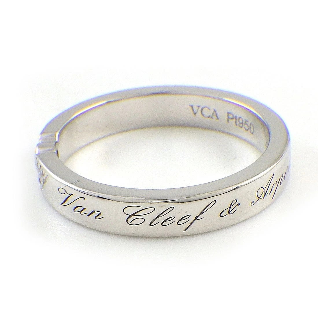 VAN CLEEF & ARPELS RING DIAMOND PT950: Van Cleef & Arpels Ring Diamond PT950 Brand: Van Cleef & Arpels Type/Style: Ring Material: PT950 Platinum, Main Stone Natural Color: Silver Size: US4.5 Accessories: None Accessories Notice