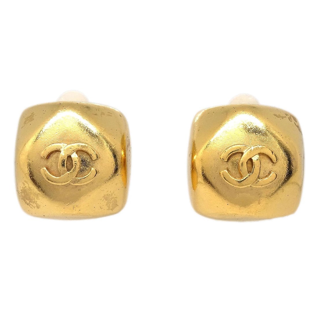 CHANEL SQUARE CLIP-ON EARRINGS GOLD: Chanel Square Clip-On Earrings Gold Brand: CHANEL Type/Style: Earrings Material: Gold plated, Color: Gold Size: W 2.0 x H 1.8 cm Accessories: None Accessories Notice: When purchasing pre-o