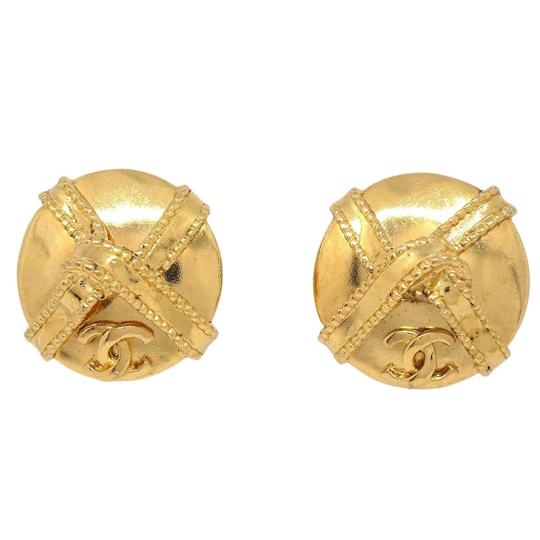 CHANEL BUTTON CLIP-ON EARRINGS GOLD: Chanel Button Clip-On Earrings Gold Brand: Chanel Type/Style: Earrings Material: Gold Plated, Color: Gold Size: Diameter : 2.6 cm Accessories: None Accessories Notice: When purchasing pre-owned