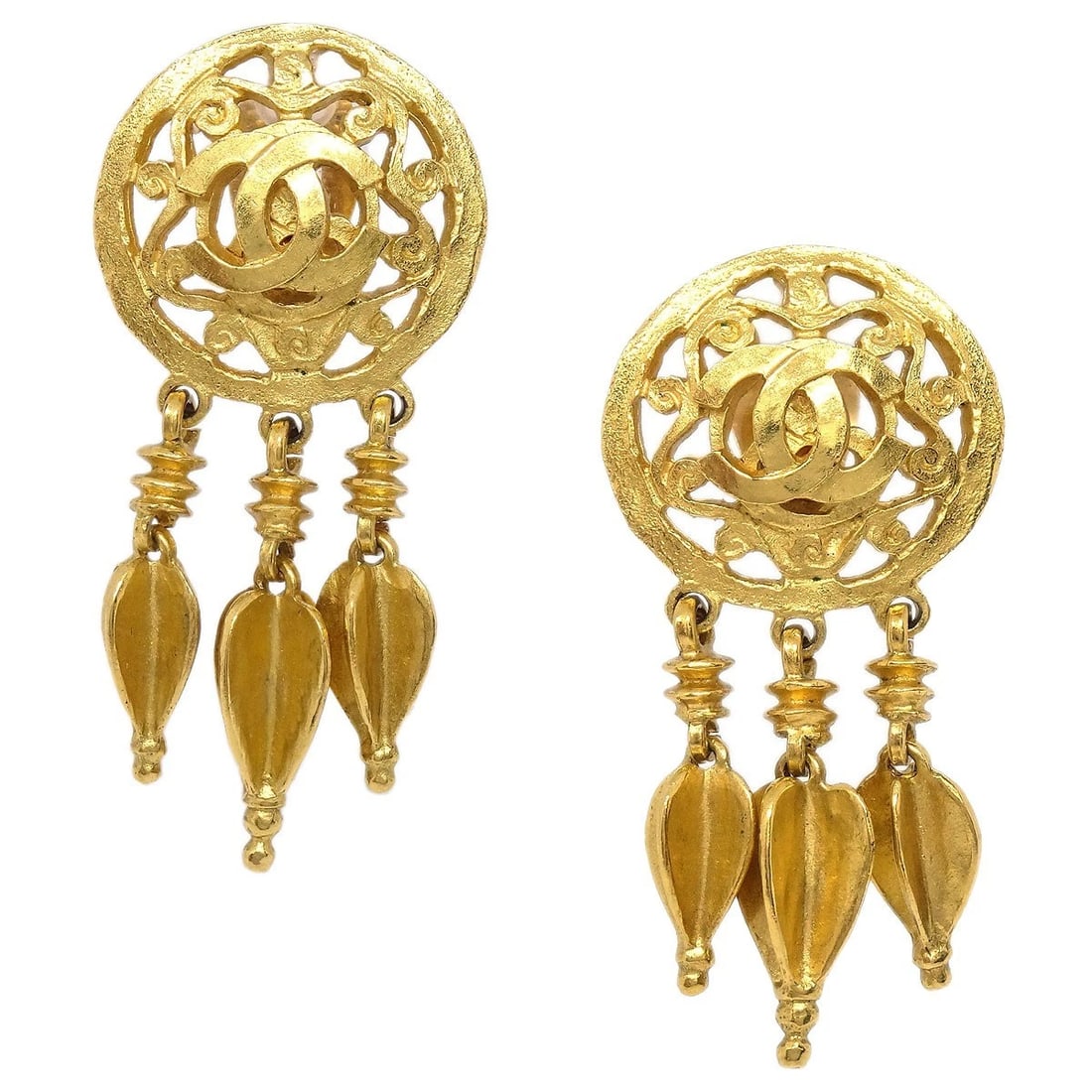 CHANEL DANGLE CLIP-ON EARRINGS GOLD: Chanel Dangle Clip-On Earrings Gold Brand: CHANEL Type/Style: Earrings Material: Gold Plated, Color: Gold Size: W 3.0 x H 6.0 cm Accessories: None Accessories Notice: When purchasing pre-o