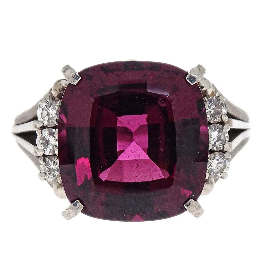 RING PT900 GARNET DIAMOND SILVER: Ring Pt900 Garnet Diamond Silver Brand: No Brand Type/Style: Ring Material: Pt900, Color: Silver Size: 4 US Accessories: None Accessories Notice: When purchasing pre-owned goods, please refer to the