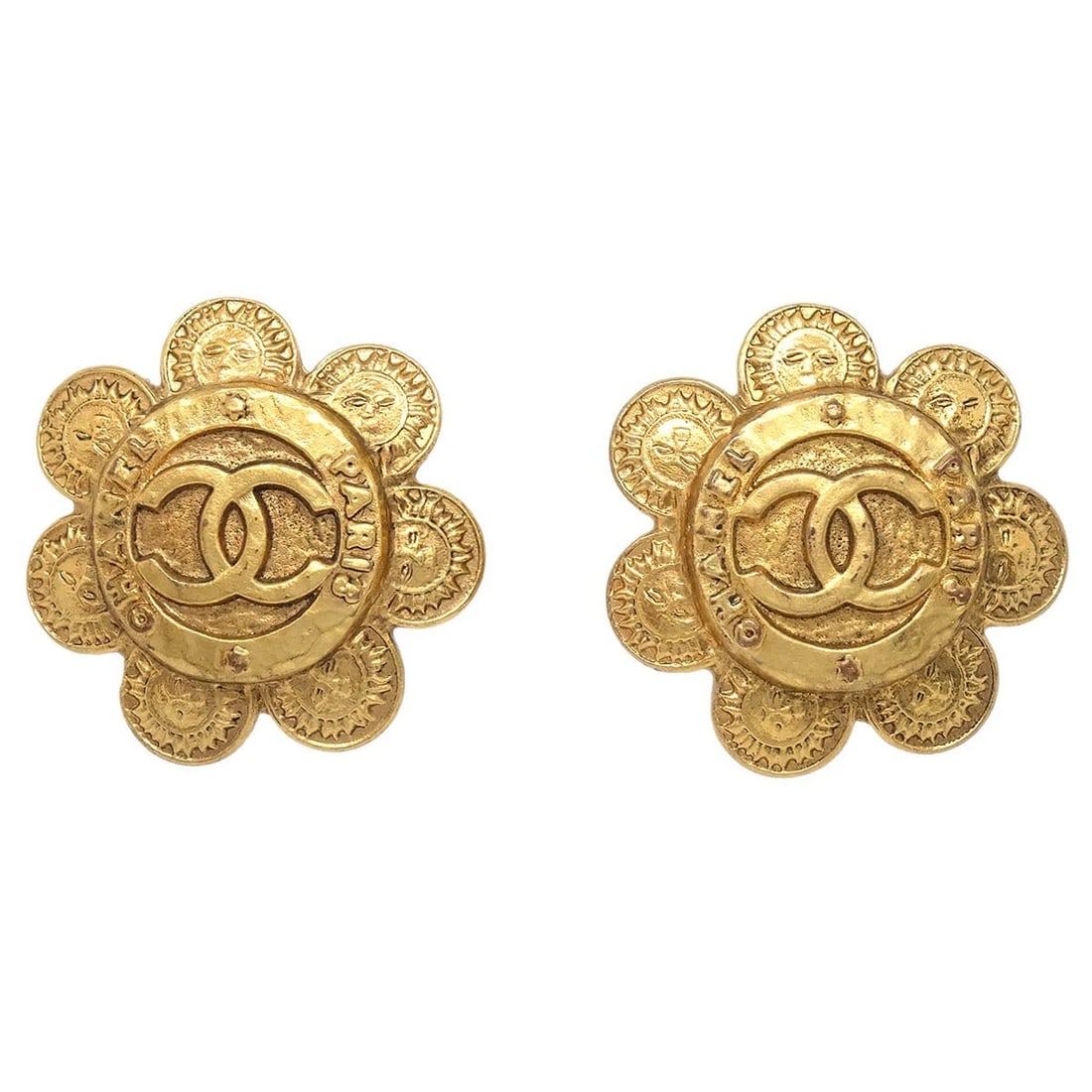 CHANEL FLOWER CLIP-ON EARRINGS GOLD: Chanel Flower Clip-On Earrings Gold Brand: CHANEL Type/Style: Earrings Material: Gold Plated, Color: Gold Size: W 3.4 x H 3.3 cm Accessories: None Accessories Notice: When purchasing pre-o