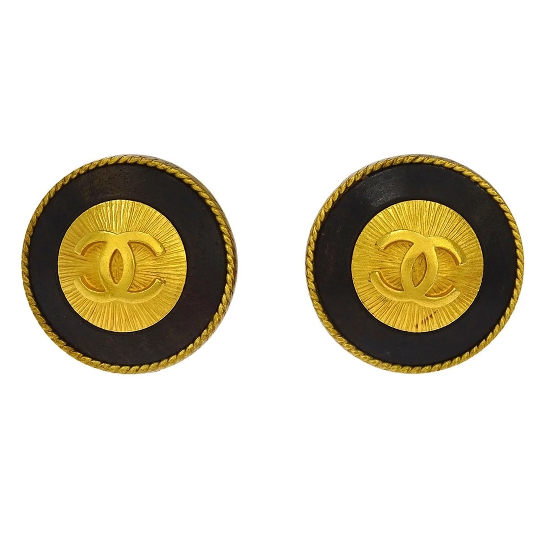 CHANEL GOLD BUTTON EARRINGS CLIP-ON: Chanel Gold Button Earrings Clip-On Brand: CHANEL Type/Style: Earrings Material: Gold plated, Color: Gold, Black Size: Diameter: 3.2 cm Accessories: None Accessories Notice: When purchasin