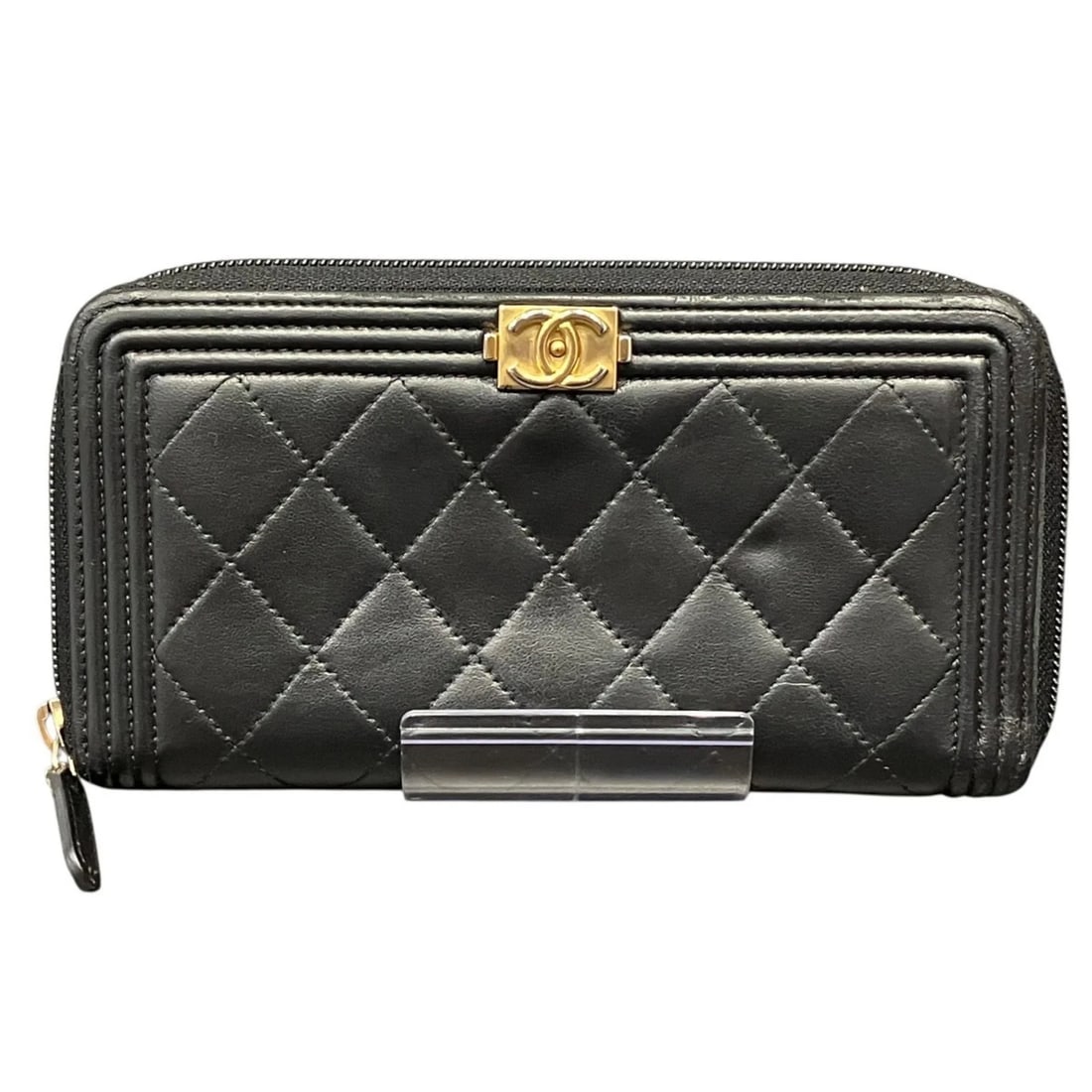 CHANEL LONG WALLET, LAMBSKIN: Chanel long wallet, lambskin Brand: Chanel Type/Style: Long wallet (bi-fold) Material: Leather Color: Black Size: (HxWxD) 10cm x 19.5cm x 2.5cm / 3.93'' x 7.67'' x 0.98'' Accessories: None