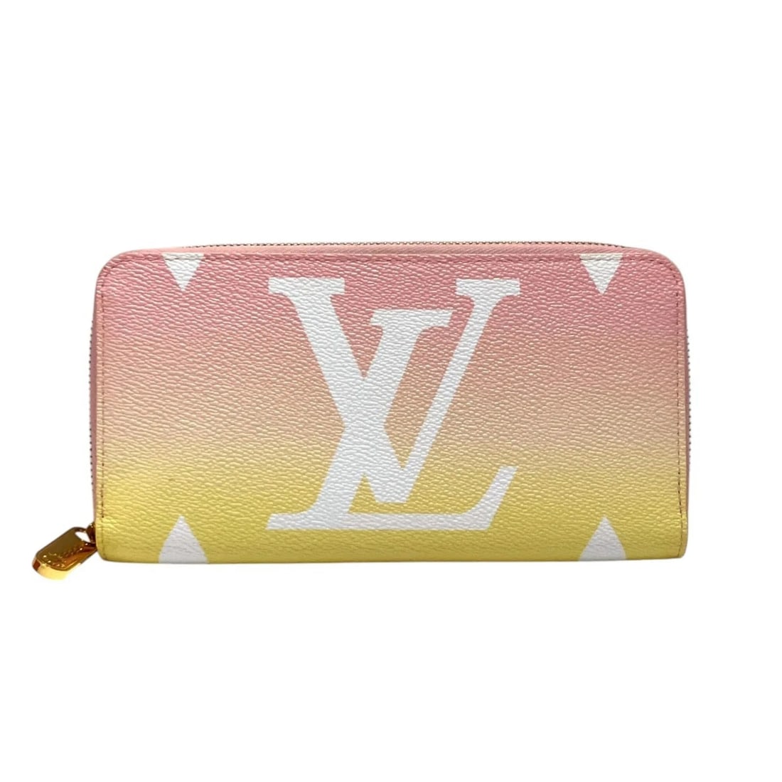 LOUIS VUITTON BY THE POOL ZIPPY WALLET LONG: Louis Vuitton By the Pool Zippy Wallet Long Brand: Louis Vuitton Type/Style: Long wallet (bi-fold) Material: PVC Color: Rose clair Size: (HxWxD) 10.5cm x 19cm x 2cm / 4.13'' x 7.48'' x 0.78'' Acce