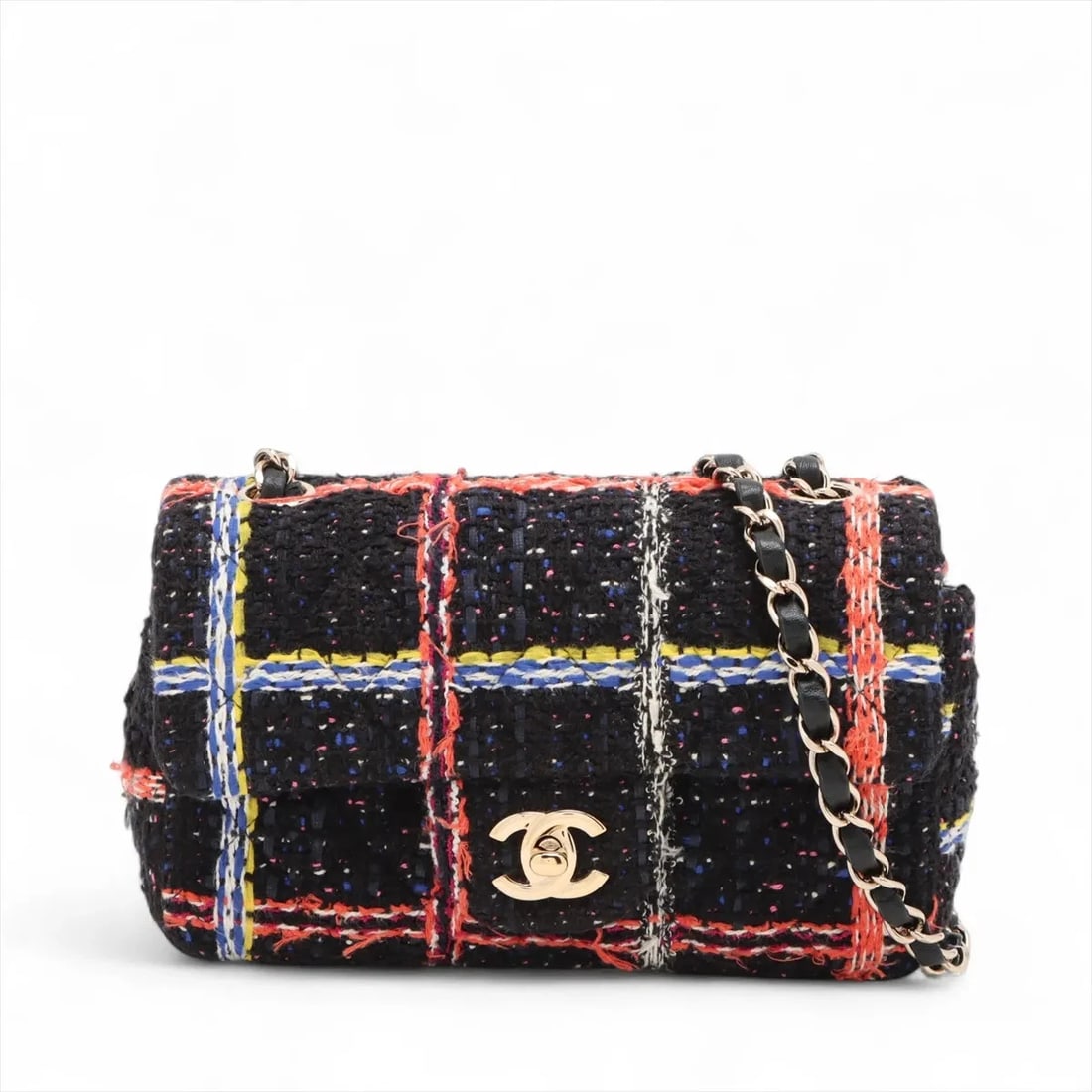 CHANEL MINI MATELASSE 20 TWEED SINGLE FLAP SINGLE CHAIN BAG: Chanel Mini Matelasse 20 Tweed Single Flap Single Chain Bag Brand: Chanel Type/Style: Shoulder Bag Material: Tweed Color: Black Size: Height:4.7inchLength:7.9inchDepth:2.6inch Accessories: None