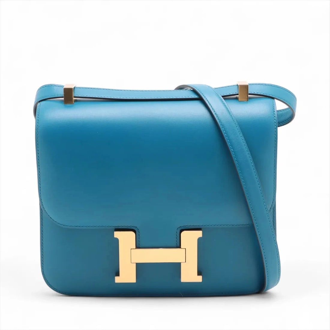HERMES CONSTANCE 3 24 VEAU TADELAKT BLUE IZMIR GOLD METAL: Hermes Constance 3 24 Veau Tadelakt Blue izmir Gold Metal Brand: Hermes Type/Style: Shoulder Bag Material: Veau Tadelakt Color: Blue izmir Size: Height:7.5inchLength:9.1inchDepth:2.8inch Accessori