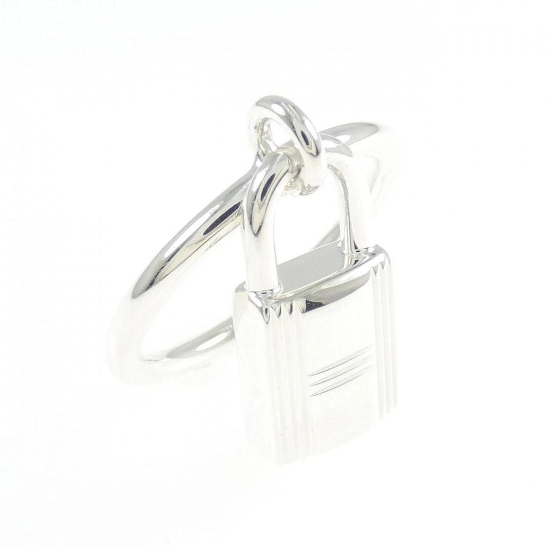 TASAKI AKOYA PEARL RING: Tasaki Akoya Pearl Ring Brand: HERMES Type/Style: Hermes Ring Material: 925Silver, Color: Silver Size: US 5 3/4 Accessories: None Accessories Notice: When purchasing pre-owned goods, please refer to