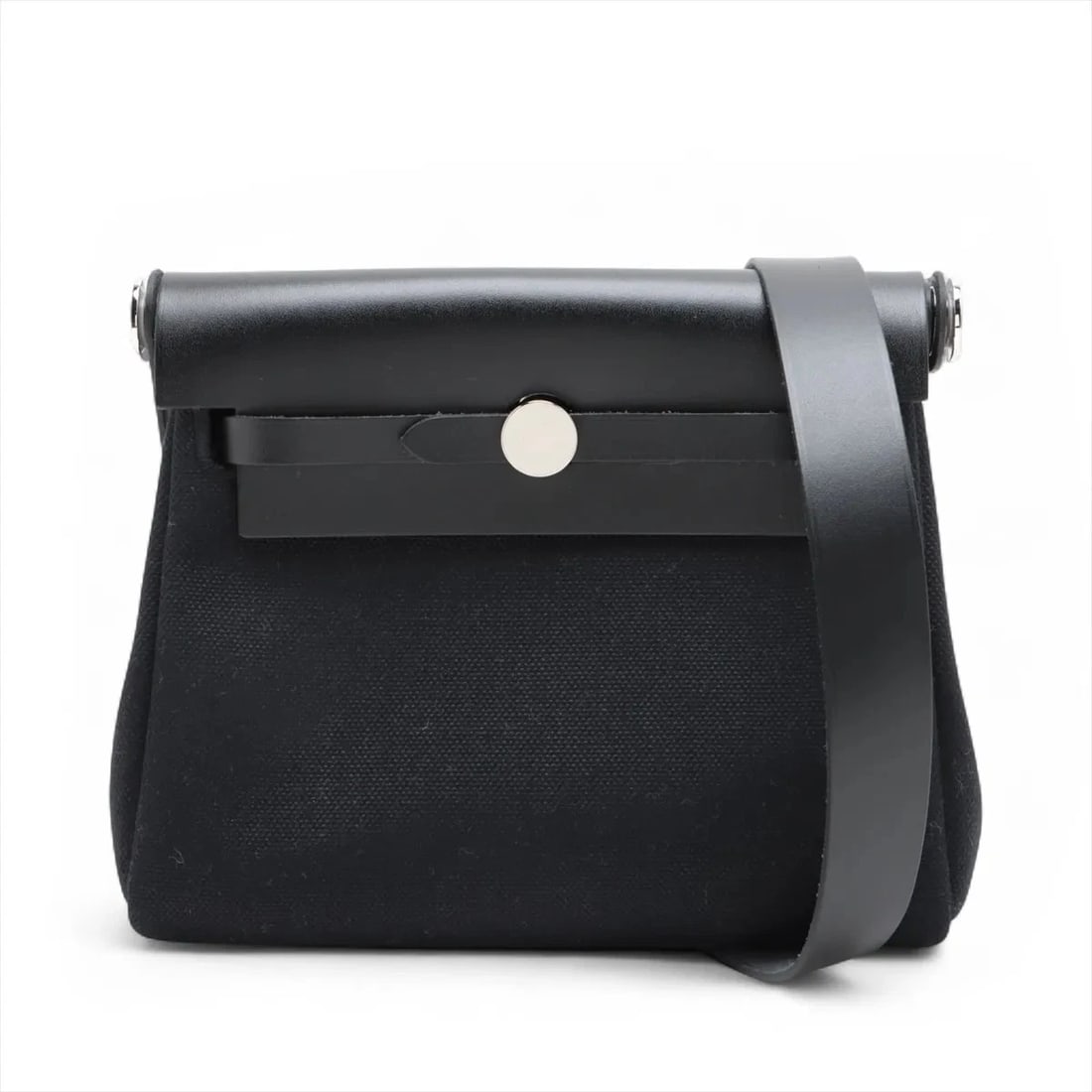 HERMES HERBAG BLACK SILVER METAL: Hermes Herbag Black Silver Metal Brand: Hermes Type/Style: Shoulder Bag Material: Twal Military x Vash Hunter Color: Black Size: Height:6.7inchLength:7.9inchDepth:2.4inch Accessories: None