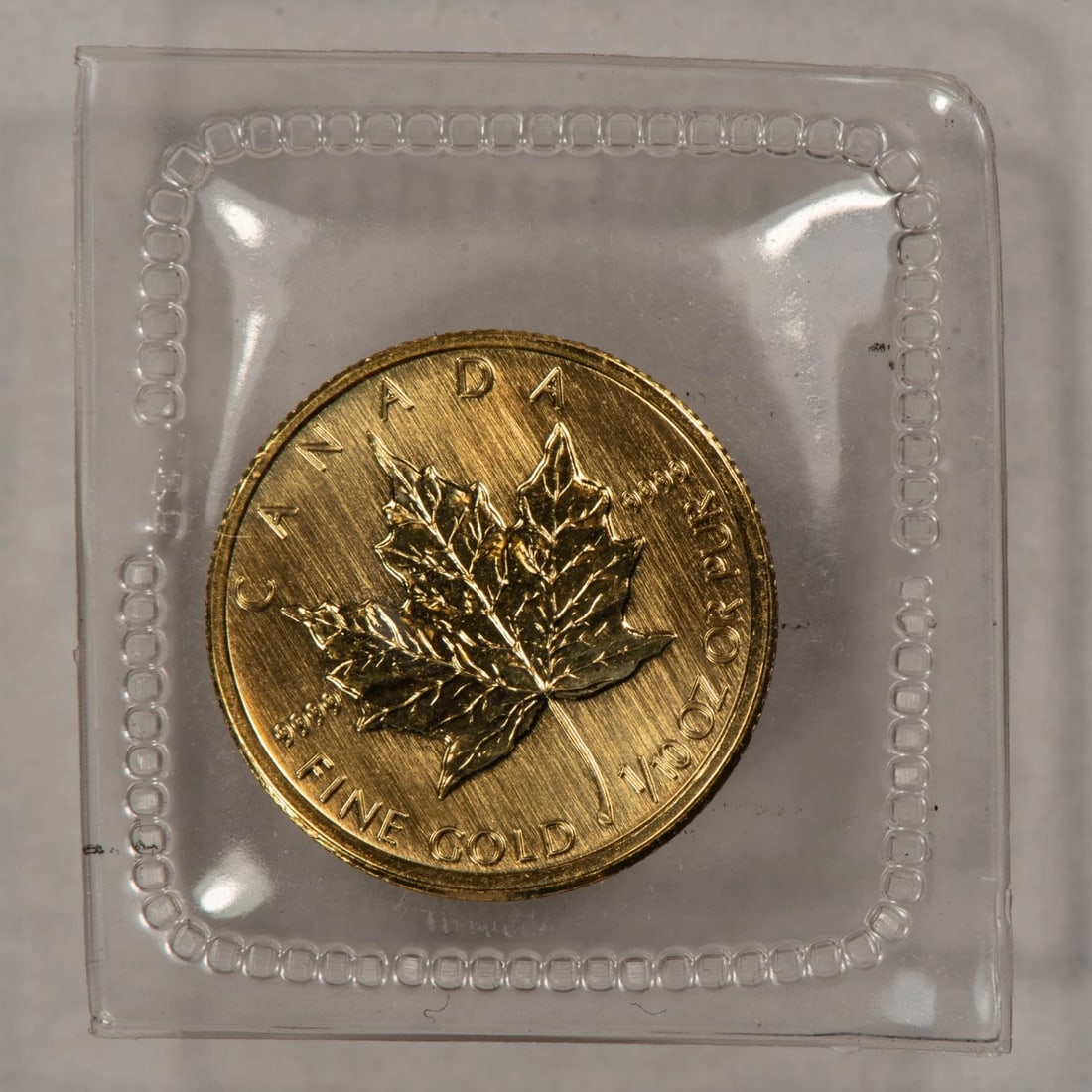 2005 $5 CANADA 1/10 OZ GOLD MAPLE LEAF: 2005 $5 Canada 1/10 oz Gold Maple Leaf Brand/Mint: Royal Canadian Mint Year: 2005 Fineness: 0.999 Country of Origin: Canada Accessories: None Accessories Notice: When purchasing pre-owned goods, pl