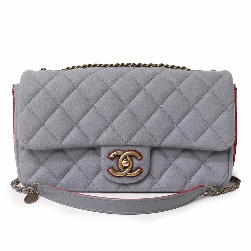 CHANEL MEDALLION SINGLE SHOULDER BAG FELT GRAY: CHANEL Medallion Single Shoulder Bag Felt Gray Brand: CHANEL Type/Style: Shoulder Bag Material: Felt / Lambskin (Sheepskin) Color: Gray X Red Size: W:25cm x H:15cm x D:5.5cm Accessories: None
