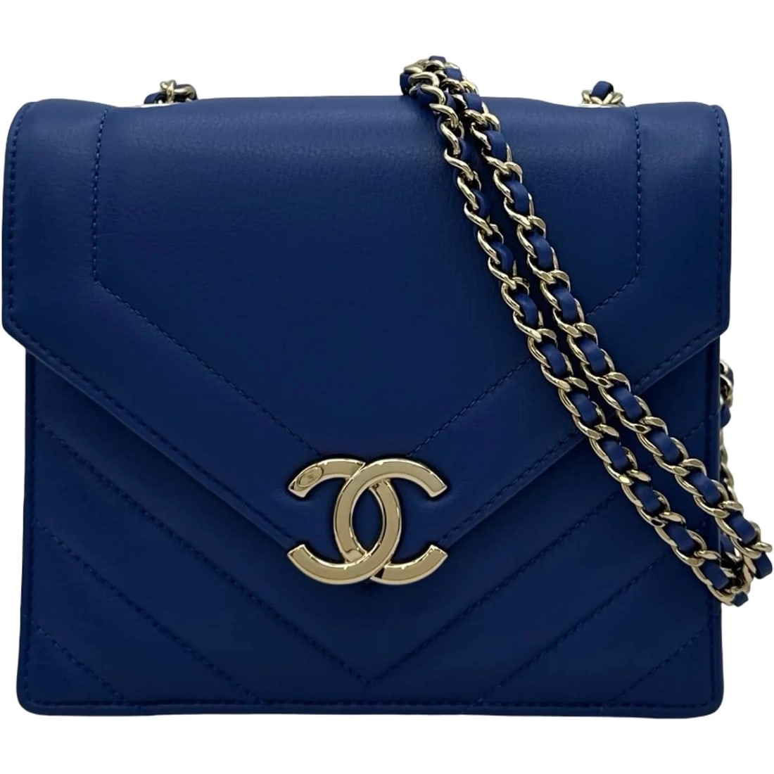 CHANEL CHEVRON V-STITCH SHOULDER BAG: CHANEL Chevron V-Stitch Shoulder Bag Brand: CHANEL Type/Style: Shoulder Bag Material: Lambskin Color: Blue / GD Hardware Size: W: 17.5cm / H: 15cm / D: 7cm Accessories: None Accessories Notice: When
