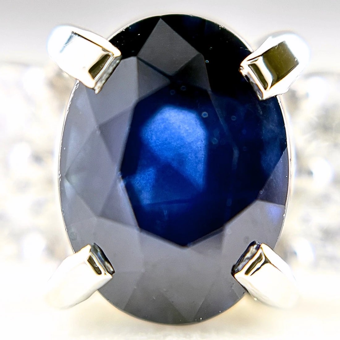 SAPPHIRE DESIGN PLATINUM RING - 2