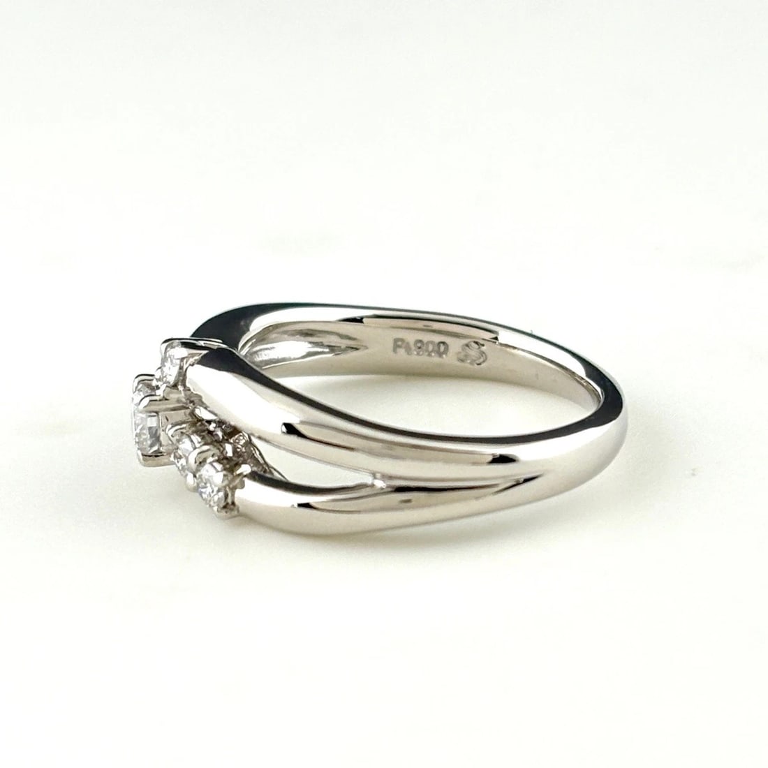 MELEE DIAMOND DESIGN RING - 5