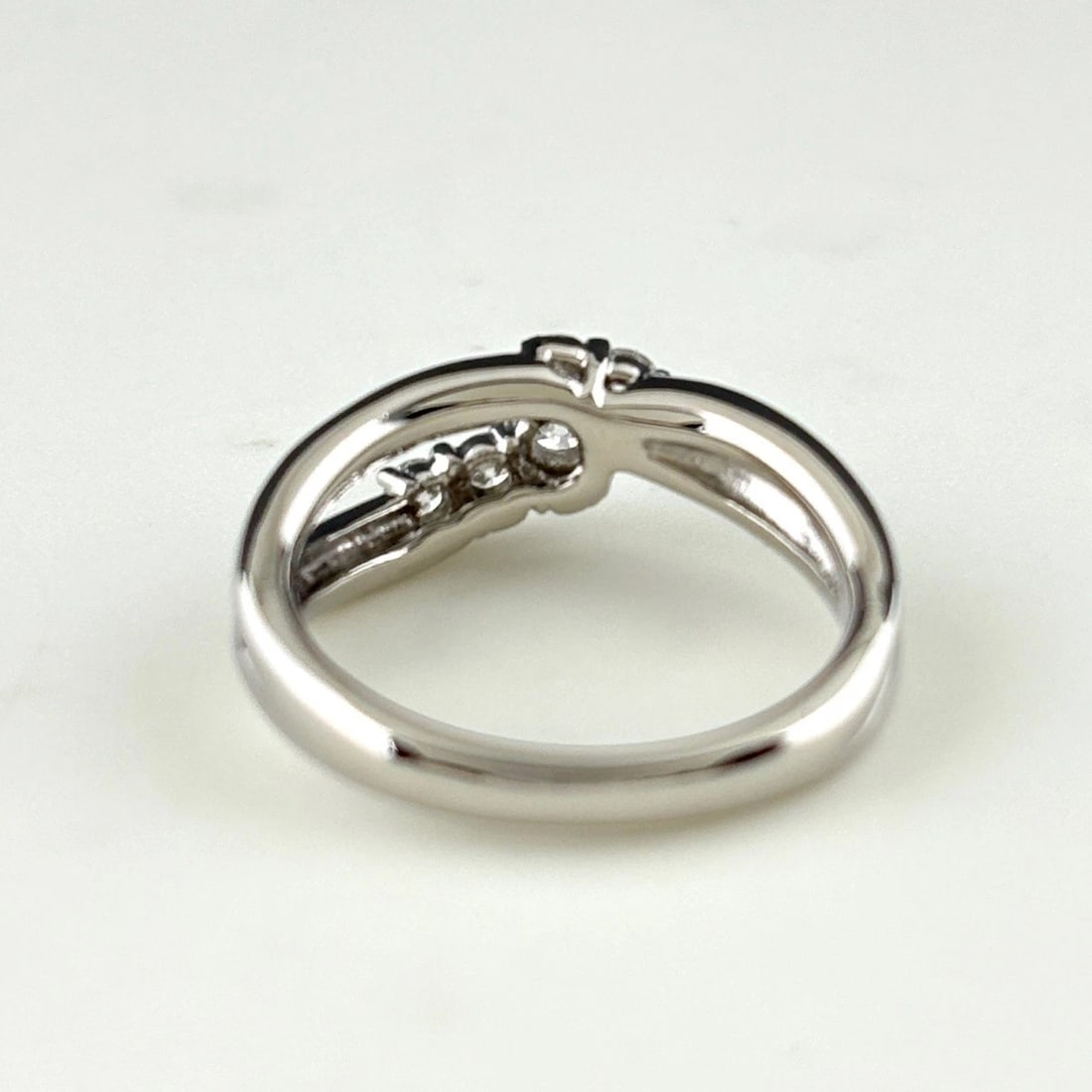 MELEE DIAMOND DESIGN RING - 6