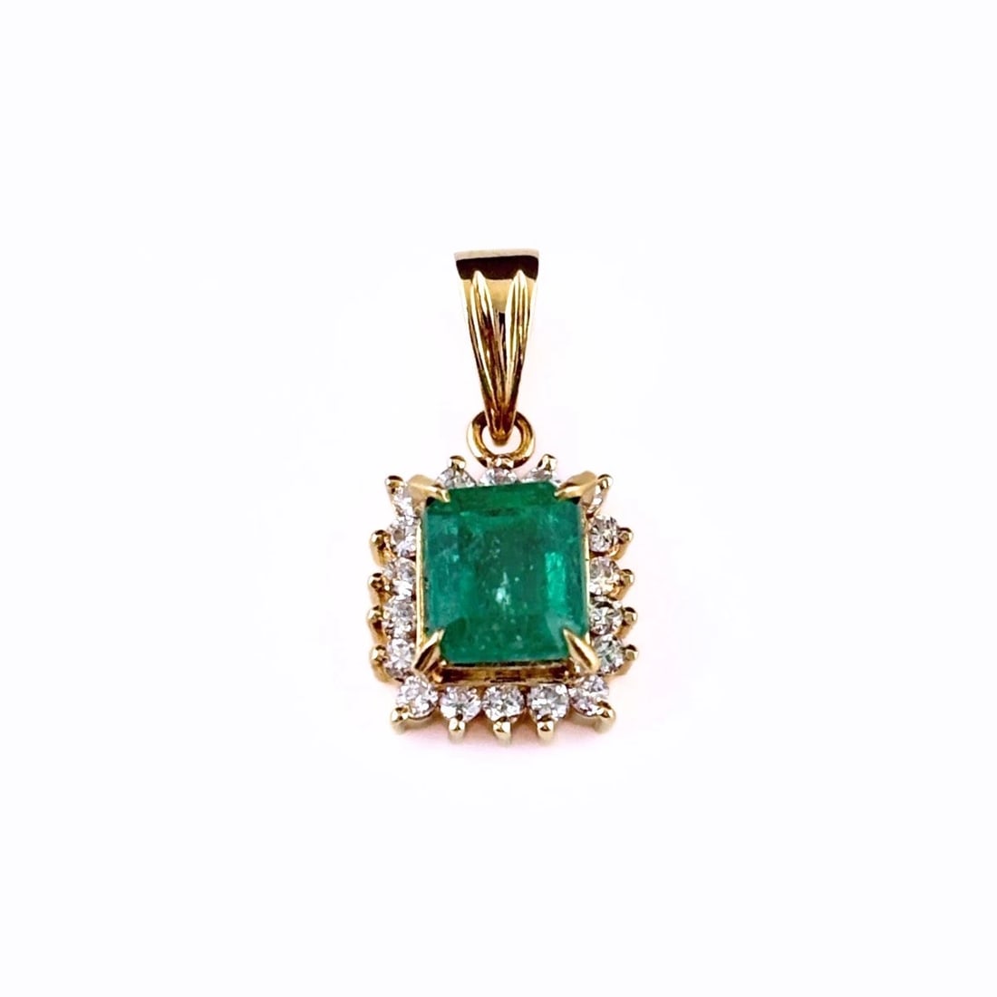 EMERALD DESIGN PENDANT HEAD: Emerald Design Pendant Head Brand: Unbranded Type/Style: Pendant Head Material: 18K YG, Main Stone Emerald Color: YG Size: Total length of the pendant head including a bail 17.3?9.2mm(0.7") Inside