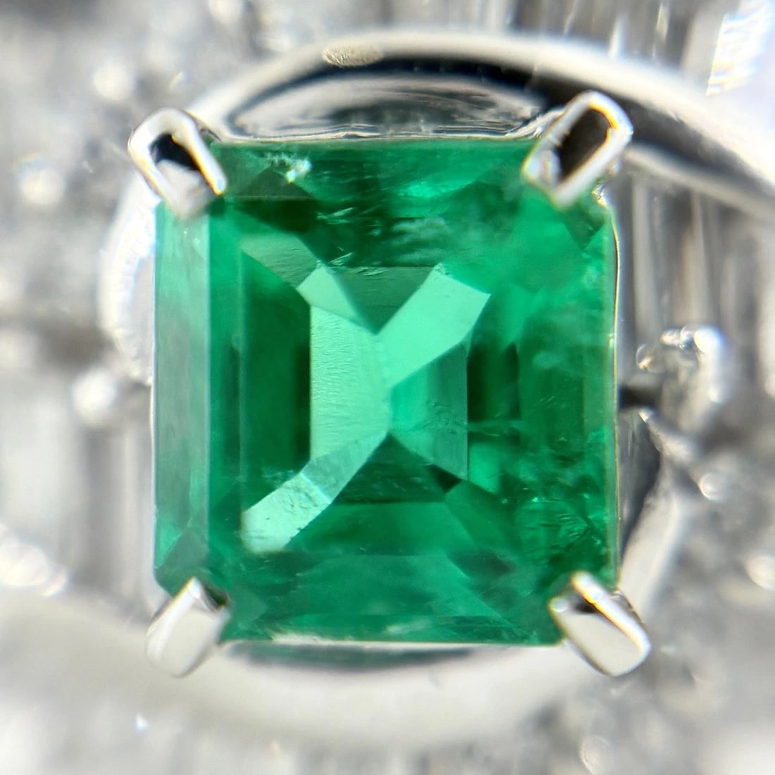 EMERALD DESIGN RING PLATINUM - 2