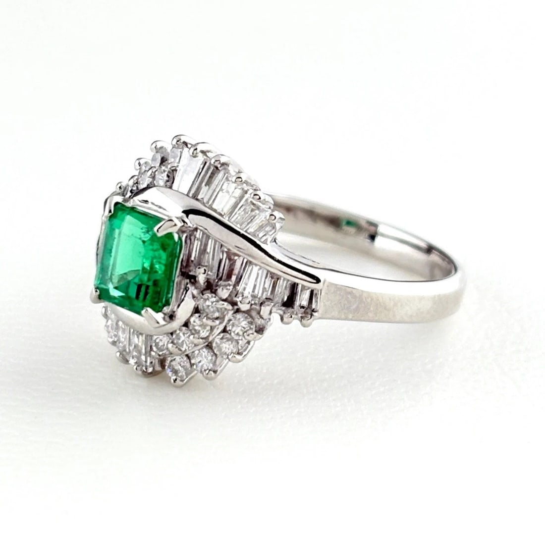 EMERALD DESIGN RING PLATINUM - 3