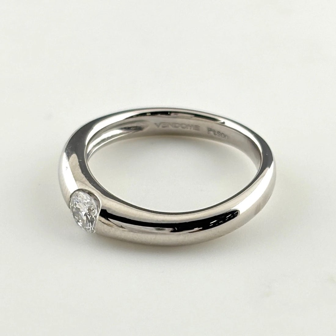 VENDOME AOYAMA DIAMOND RING: VENDOME AOYAMA Diamond Ring Brand: VENDOME AOYAMA Type/Style: Ring Material: Pt900, Main Stone Natural Color: Silver Size: US 6 Accessories: None Accessories Notice: When purchasing pre-owned goods,