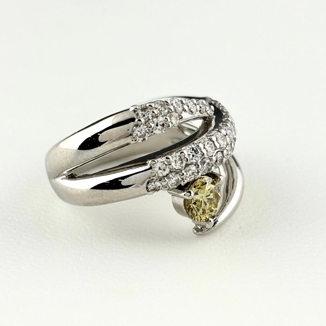 DIAMOND DESIGN RING: diamond design ring Brand: Unbranded Type/Style: Ring Material: Pt900, Main Stone Natural Color: Silver Size: US 6.5 to 7 Accessories: None Accessories Notice: When purchasing pre-owned goods, please