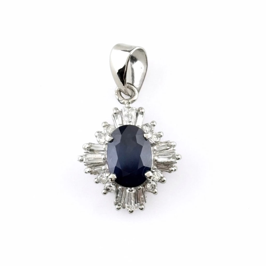 SAPPHIRE PENDANT HEAD PLATINUM: Sapphire Pendant Head Platinum Brand: Unbranded Type/Style: Pendant Head Material: Pt900, Main Stone sapphire Color: Silver Size: Total length of the pendant head including a bail 20.5?11.8mm(0.8")