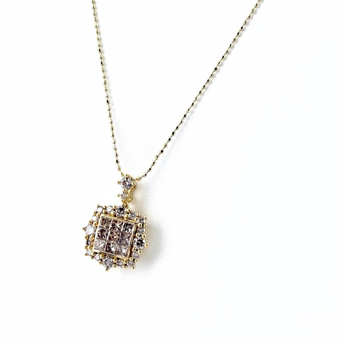 MELEE DIAMOND DESIGN NECKLACE: melee diamond design necklace Brand: Unbranded Type/Style: Necklace Material: 18K YG, Main Stone Natural Color: YG Size: Chain / code 45cm(17.7") Chain width 0.7mm(0.0") Total length of the pendant he