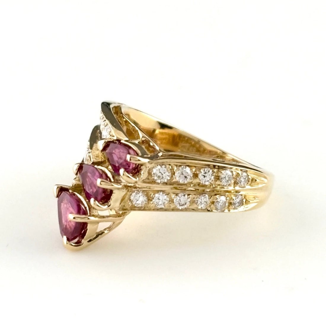 PIAGET RUBY RING: PIAGET Ruby Ring Brand: PIAGET Type/Style: Ring Material: 750 YG, Main Stone Ruby Color: YG Size: US 5.5 Accessories: None Accessories Notice: When purchasing pre-owned goods, please refer to the