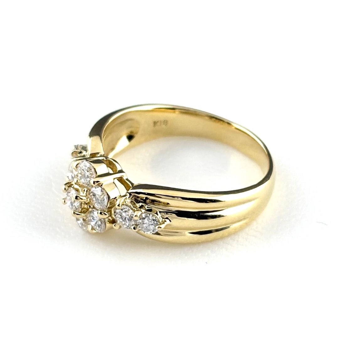 FLOWER MOTIF DESIGN RING: flower motif design ring Brand: Unbranded Type/Style: Ring Material: 18K YG, Main Stone Natural Color: YG Size: US 6.5 Accessories: None Accessories Notice: When purchasing pre-owned goods, please