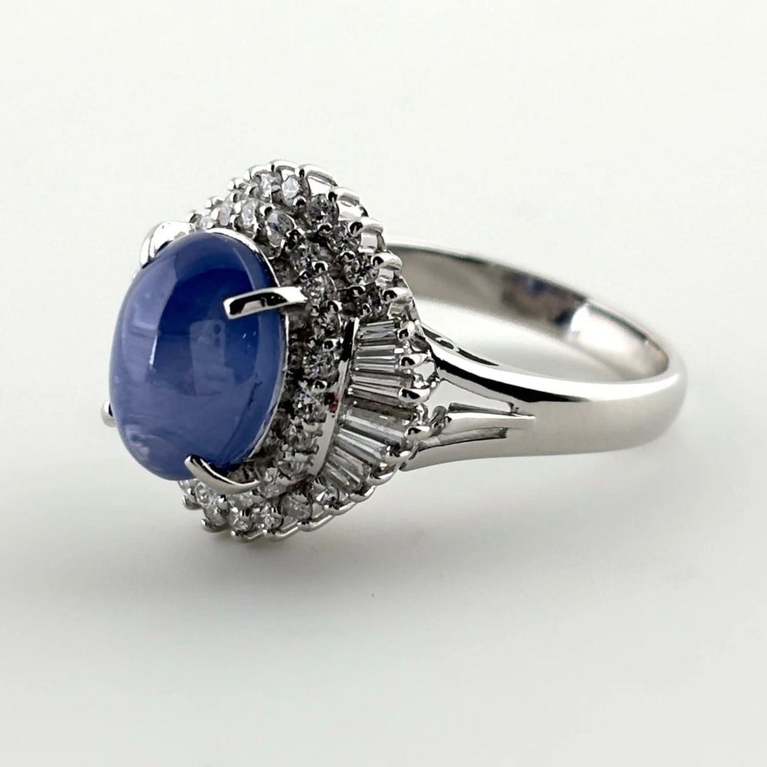 STAR SAPPHIRE DESIGN RING: star sapphire design ring Brand: Unbranded Type/Style: Ring Material: Pt900, Main Stone Star sapphire Color: Silver Size: US 7 to 7.5 Accessories: None Accessories Notice: When purchasing pre-owned