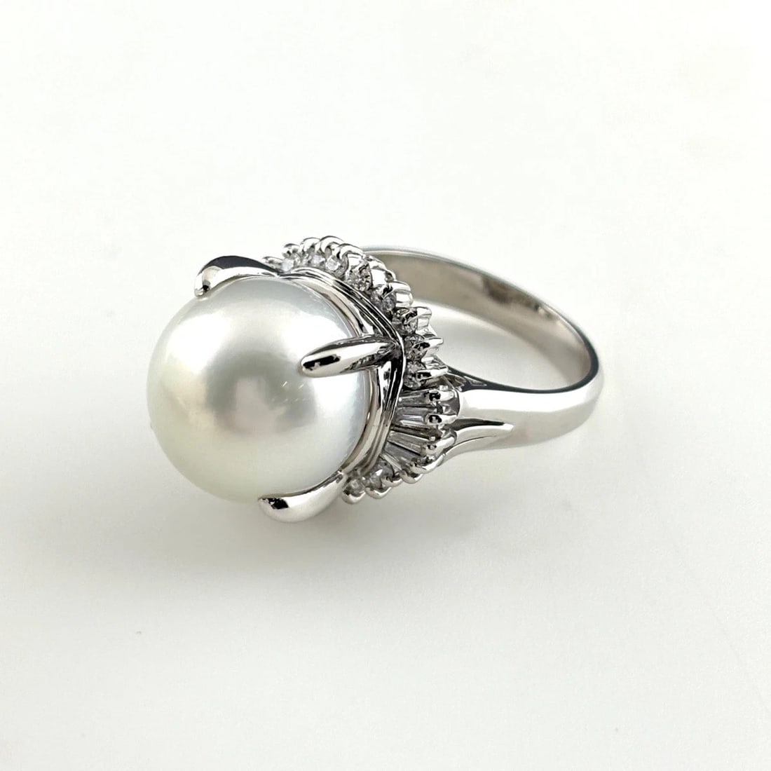 PEARL DESIGN RING PLATINUM: pearl design ring Platinum Brand: Unbranded Type/Style: Ring Material: Pt900, Color: Silver Size: US 5 Accessories: None Accessories Notice: When purchasing pre-owned goods, please refer t