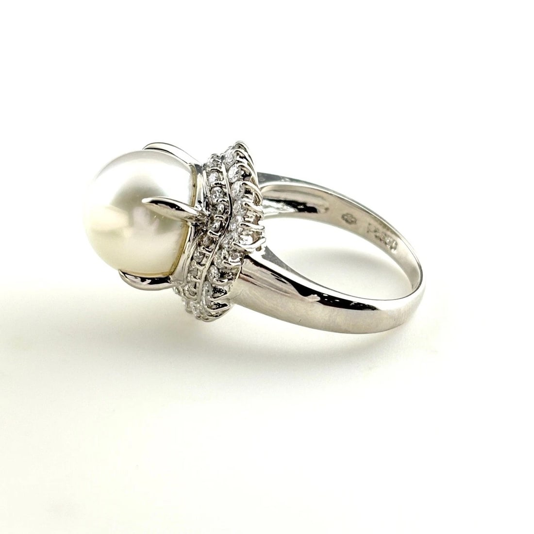 PEARL DESIGN RING: pearl design ring Brand: Unbranded Type/Style: Ring Material: Pt850, Color: Silver Size: US 6.5 Accessories: None Accessories Notice: When purchasing pre-owned goods, please refer to the photos of