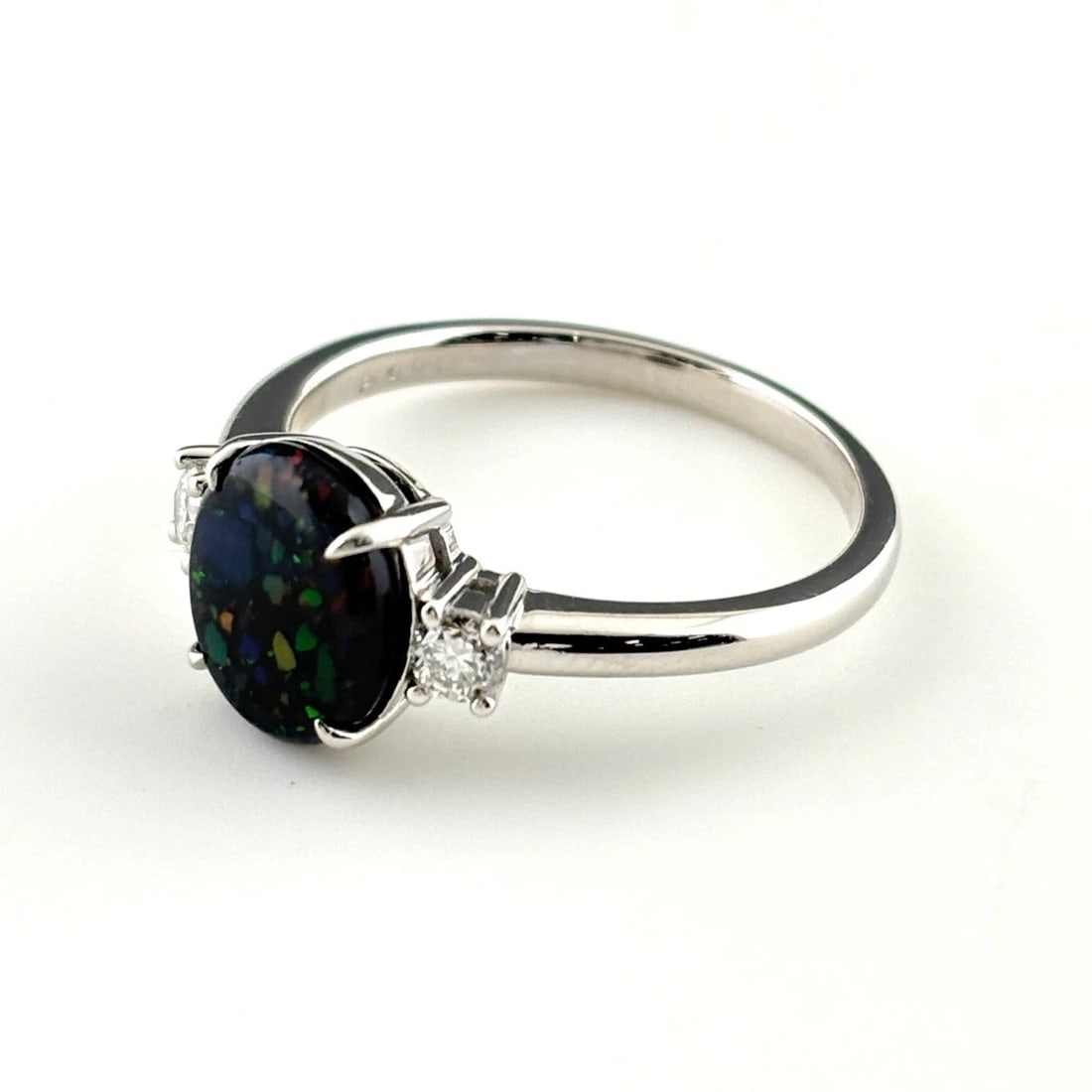 BLACK OPAL DESIGN RING: Black Opal Design Ring Brand: Unbranded Type/Style: Ring Material: Pt900, Color: Silver Size: US 7.5 to 8 Accessories: None Accessories Notice: When purchasing pre-owned goods, please refer to the