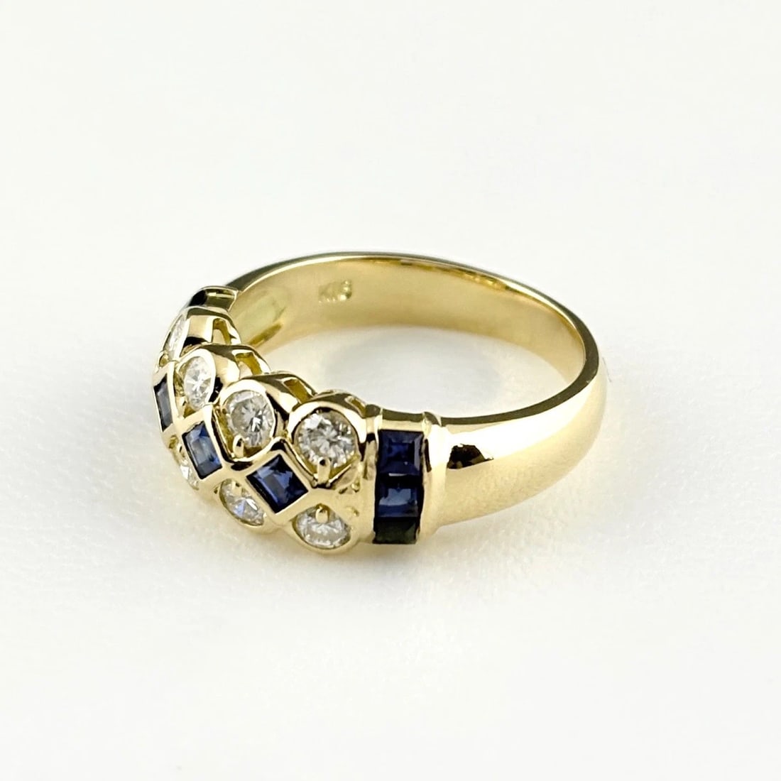 SAPPHIRE DESIGN RING: sapphire design ring Brand: Unbranded Type/Style: Ring Material: 18K YG, Main Stone sapphire Color: YG Size: US 5 Accessories: None Accessories Notice: When purchasing pre-owned goods, please refer