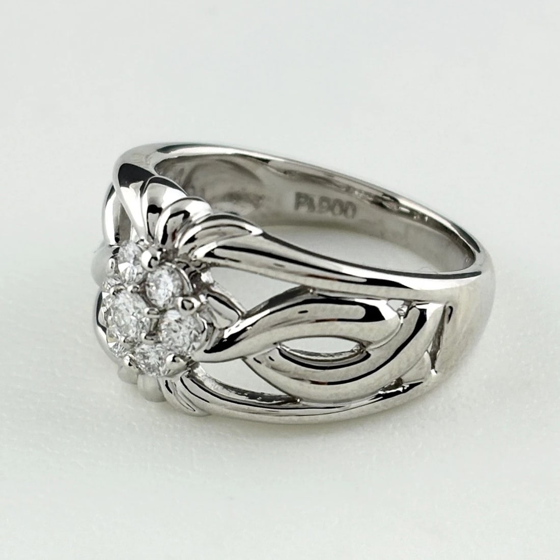 MELEE DIAMOND DESIGN RING: melee diamond design ring Brand: Unbranded Type/Style: Ring Material: Pt900, Main Stone Natural Color: Silver Size: US 6 Accessories: None Accessories Notice: When purchasing pre-owned goods, please