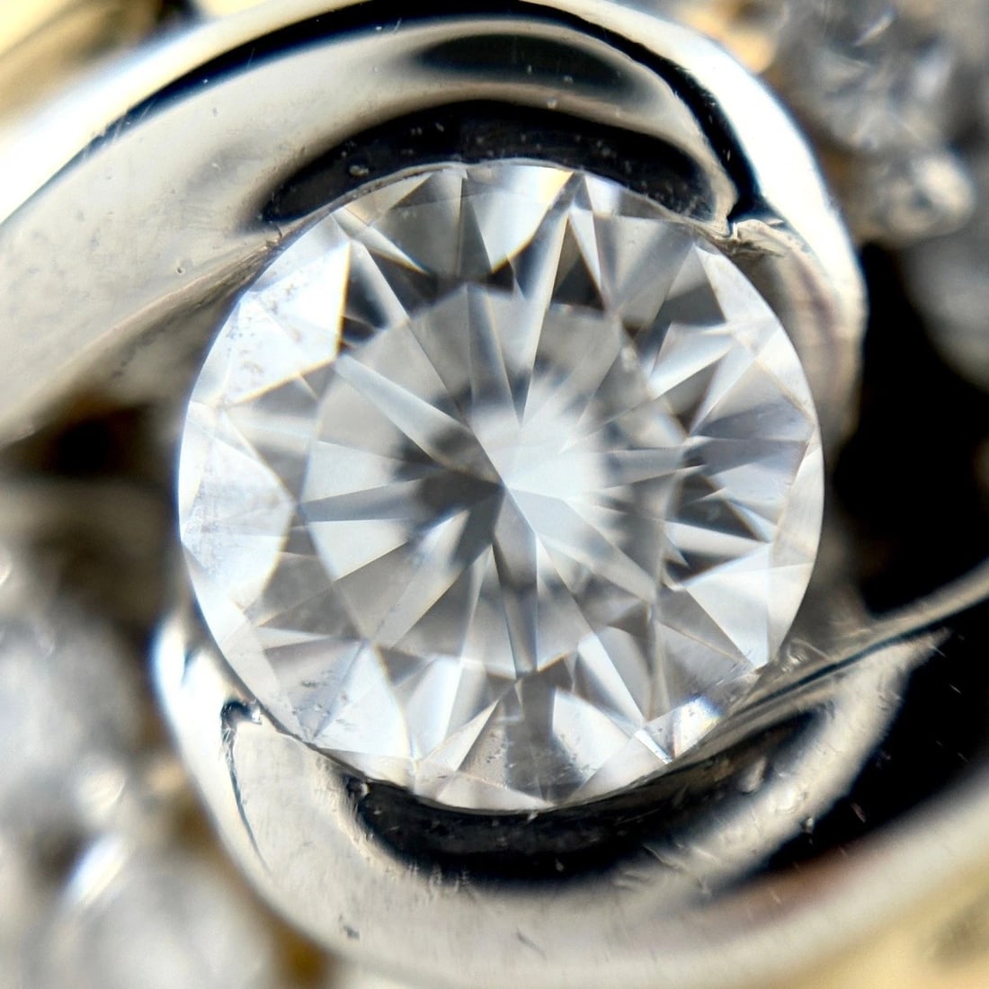 DIAMOND DESIGN RING - 2