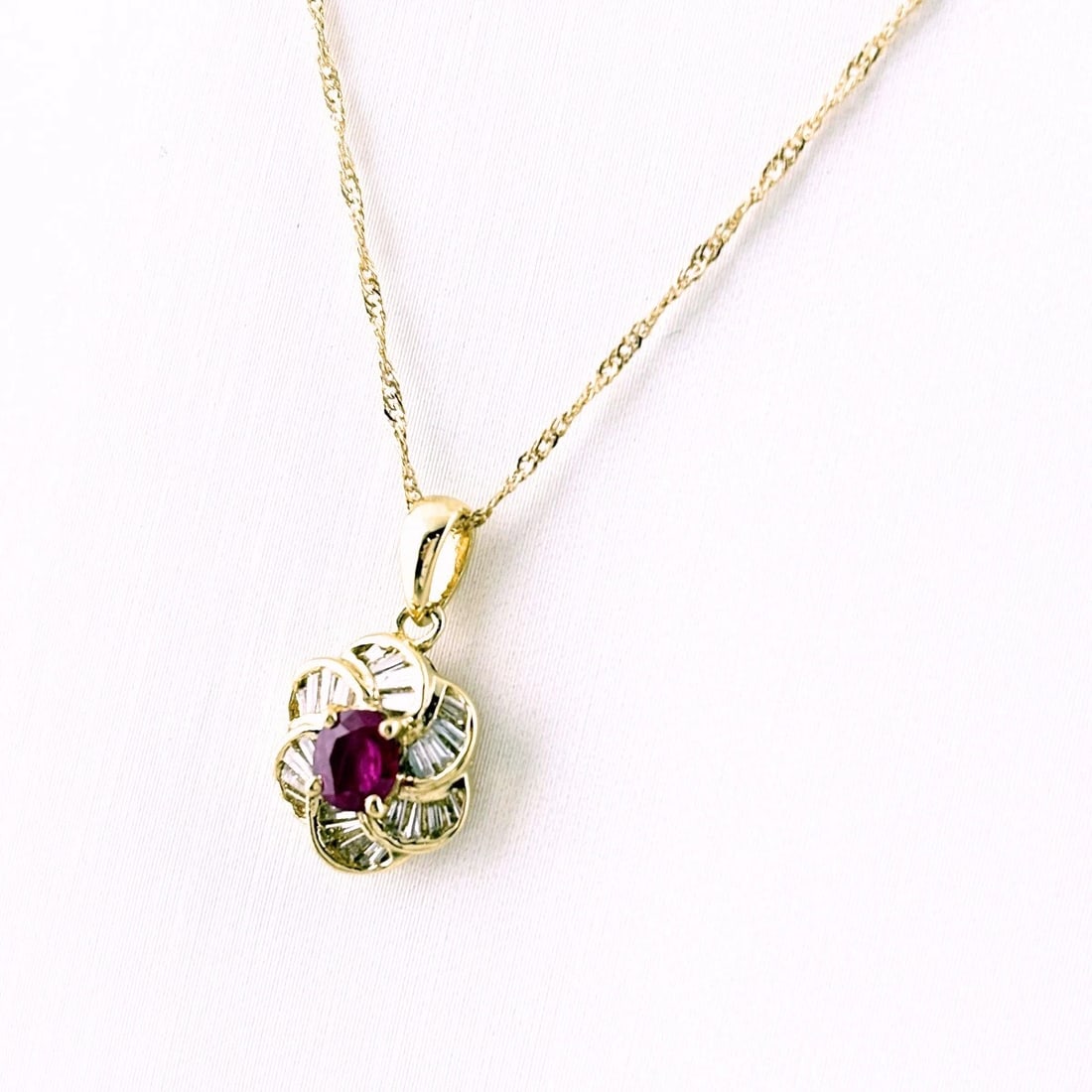 FLOWER MOTIF DESIGN NECKLACE: Flower motif design Necklace Brand: Unbranded Type/Style: Necklace Material: 18K YG, Main Stone Ruby Color: YG Size: Chain / code 40cm(15.7") Chain width 0.96mm(0.0") Total length of the pendant head 