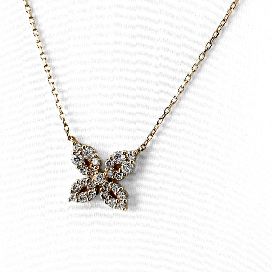 VENDOME AOYAMA FLOWER MOTIF NECKLACE: VENDOME AOYAMA Flower motif Necklace Brand: VENDOME AOYAMA Type/Style: Necklace Material: 18K YG, Main Stone Natural Color: YG Size: Chain / code 40.5cm(15.9") Chain width 0.8mm(0.0") Pendant size