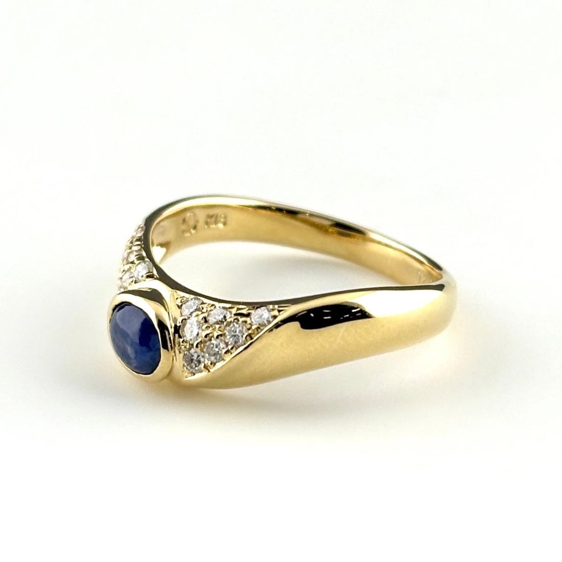 SAPPHIRE DESIGN RING: sapphire design ring Brand: Unbranded Type/Style: Ring Material: 18K YG, Main Stone sapphire Color: YG Size: US 6 Accessories: None Accessories Notice: When purchasing pre-owned goods, please refer