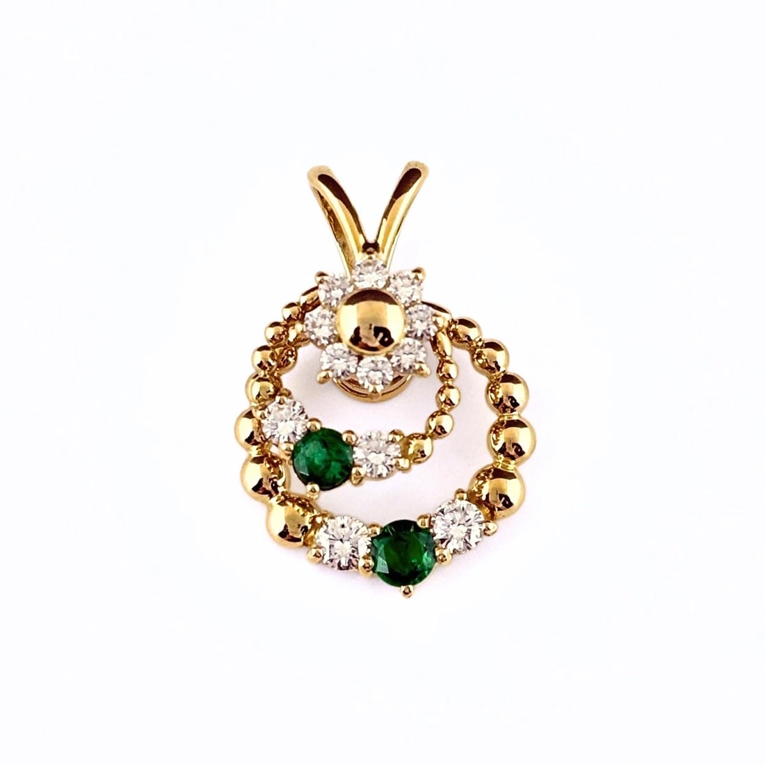 EMERALD DESIGN PENDANT HEAD: Emerald Design Pendant Head Brand: Unbranded Type/Style: Pendant Head Material: 18K YG, Main Stone Emerald Color: YG Size: Total length of the pendant head including a bail 22.3?15.4mm(0.9") Inside