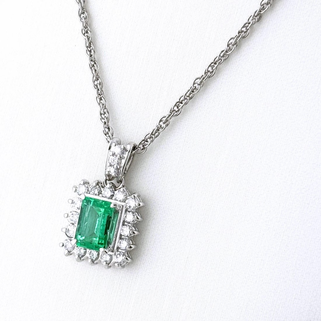 EMERALD DESIGN NECKLACE: Emerald design necklace Brand: Unbranded Type/Style: Necklace Material: Pt900, Main Stone Emerald Color: PT Size: Chain / code 40cm(15.7") Total length of the pendant head including a bail