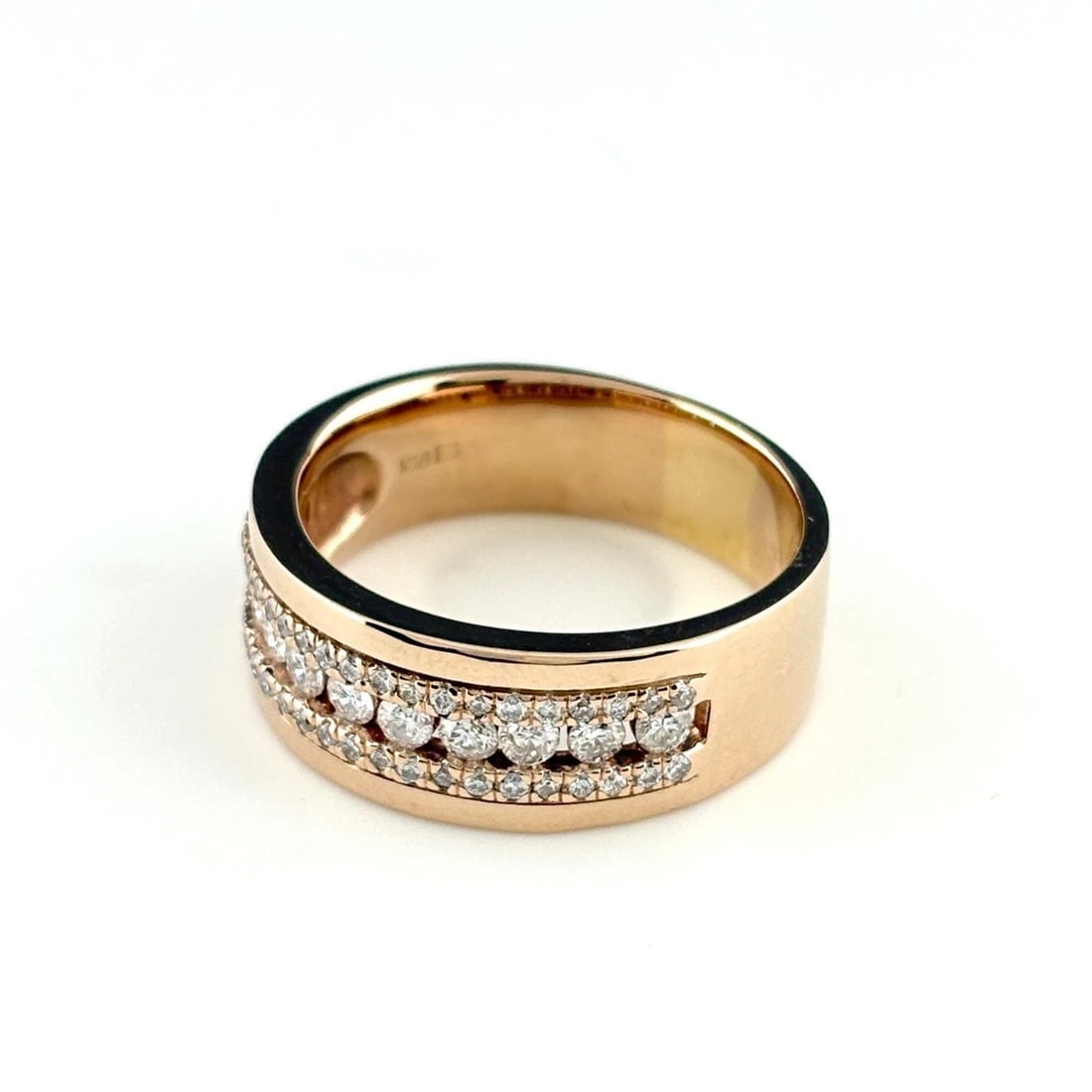 MELEE DIAMOND DESIGN RING: melee diamond design ring Brand: Unbranded Type/Style: Ring Material: 18K PG, Color: PG Size: US 8 Accessories: None Accessories Notice: When purchasing pre-owned goods, please refer to the photos of