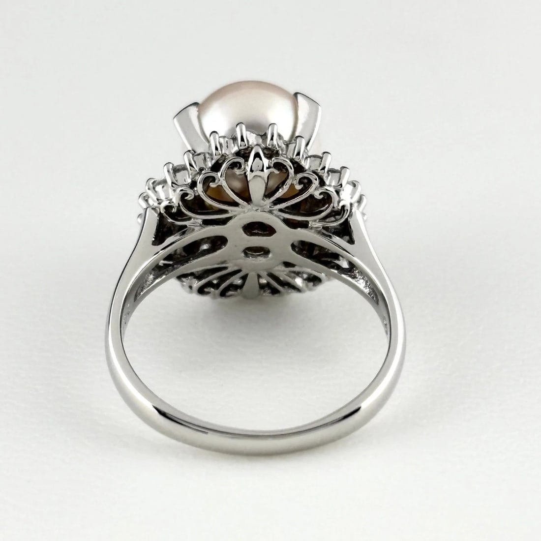 PEARL DESIGN PLATINUM RING - 2